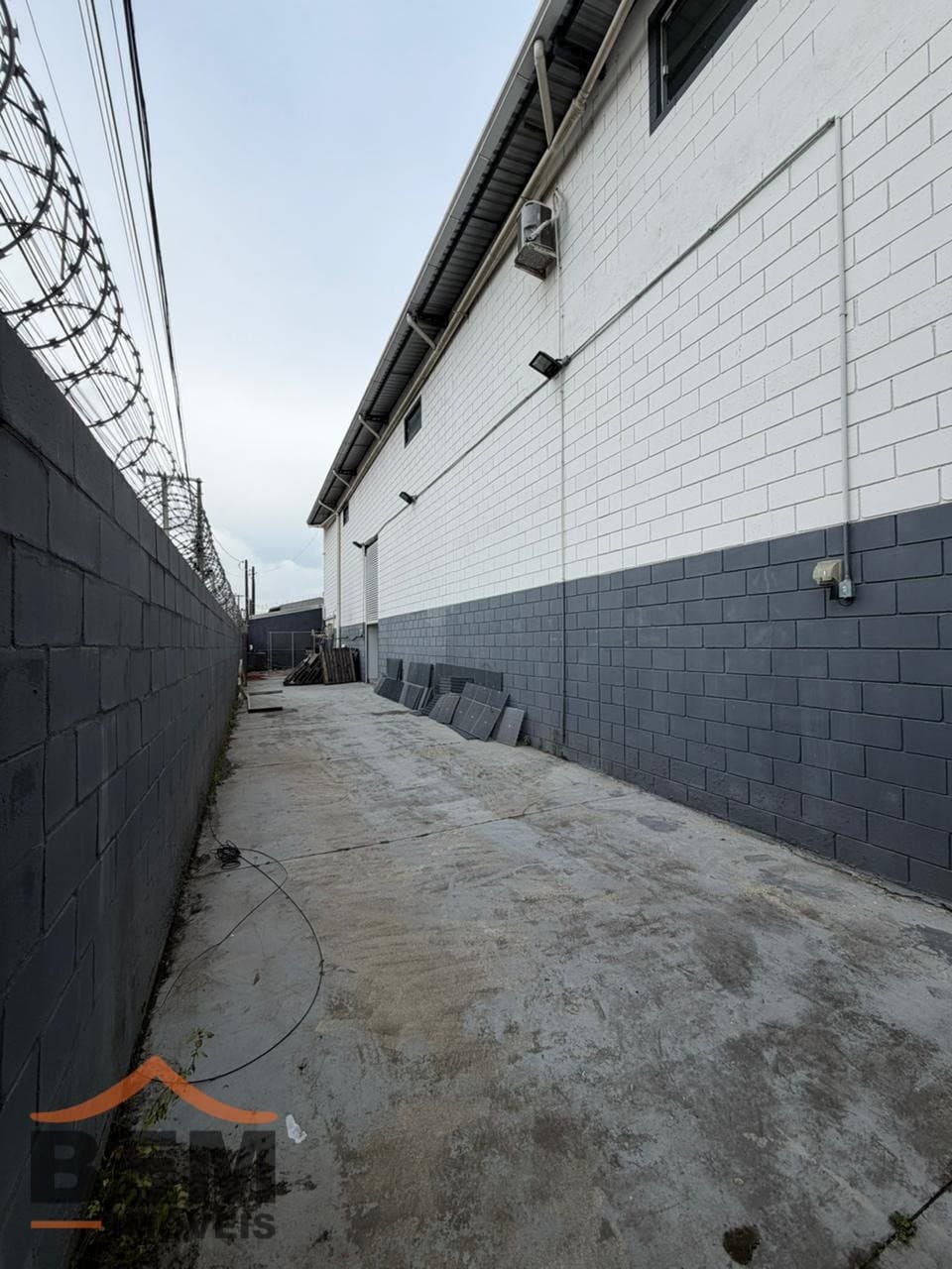 Galpão com 380m² no bairro Cordeiros, em Itajaí