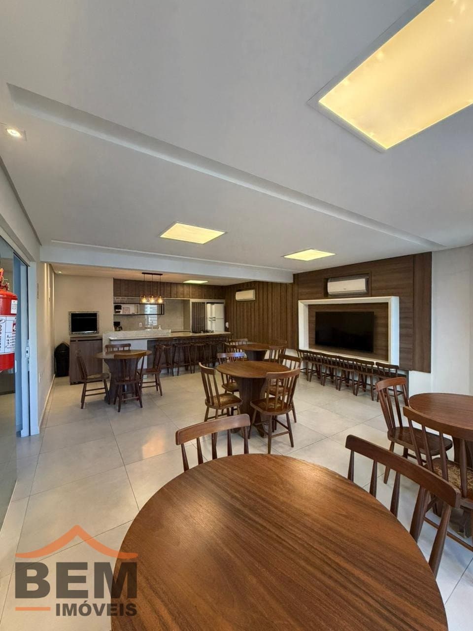 Apartamento para Venda com 3 quartos e 90m² no bairro Vila Operária, em Itajaí