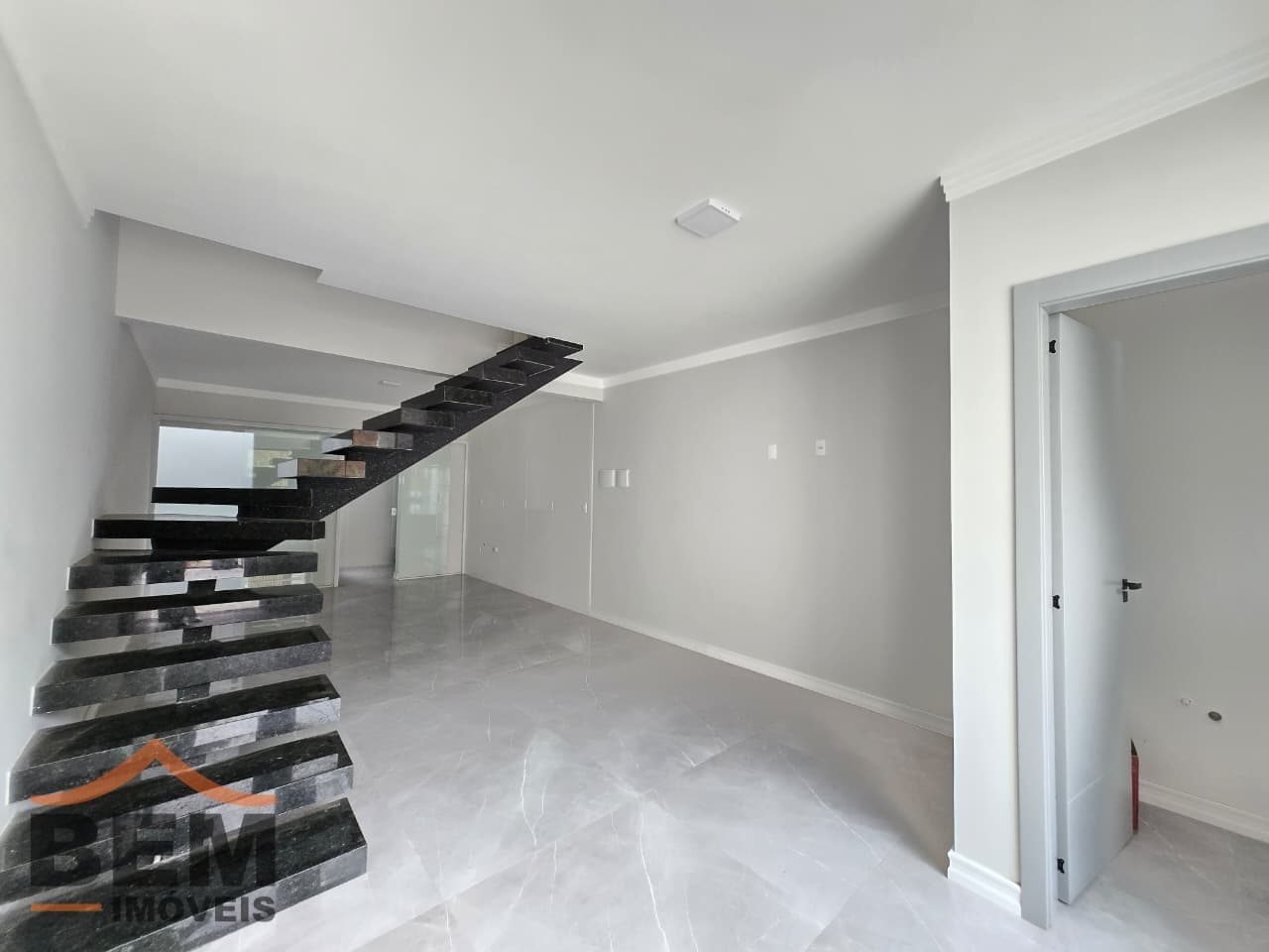 Casa para Venda com 2 quartos e 116m² no bairro Areias, em Camboriú: d5aefa3c-8061-47b7-8197-e8d31d14a547