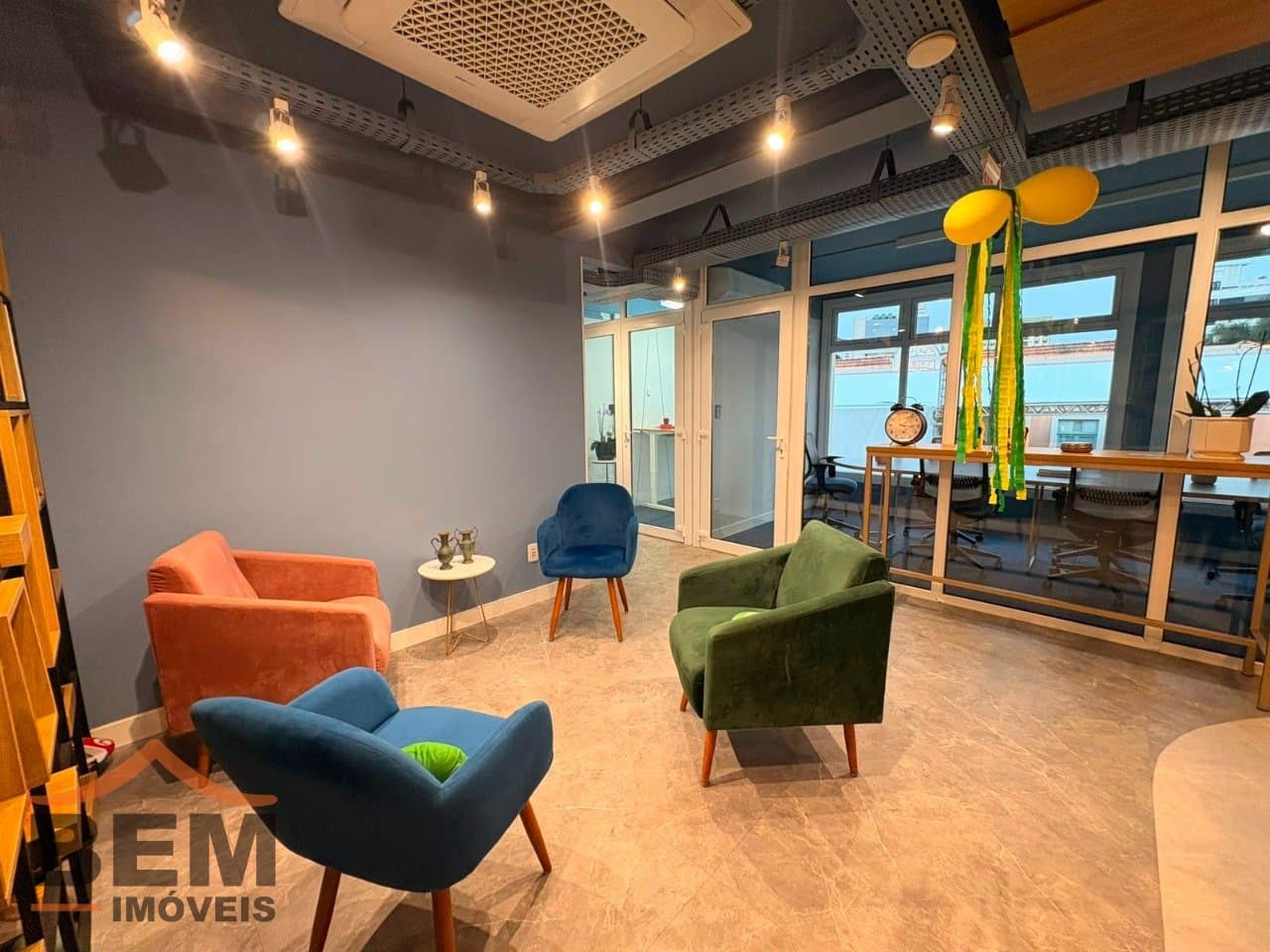 Sala Comercial para Locação com 15m² no bairro Centro, em Itajaí: 4 - ÁREA DE DESCANSO