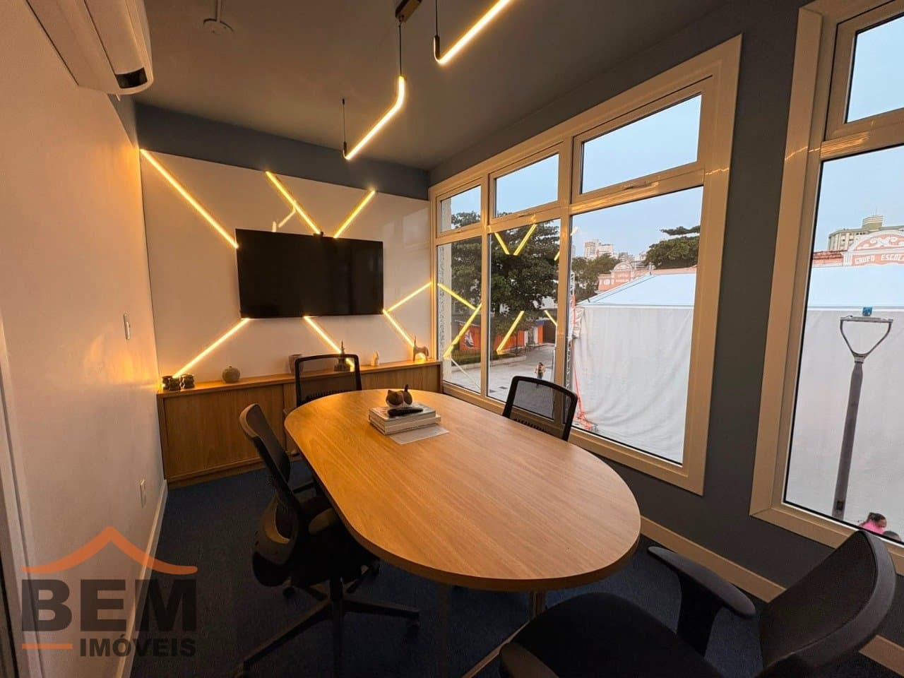 Sala Comercial para Locação com 15m² no bairro Centro, em Itajaí: 7 - SALA DE REUNIÃO