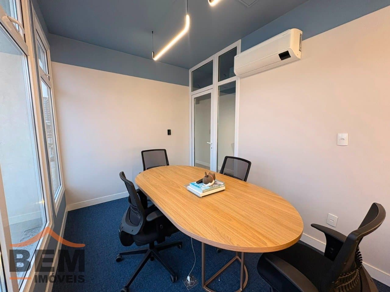 Sala Comercial para Locação com 15m² no bairro Centro, em Itajaí: 9 -SALA DE REUNIÃO