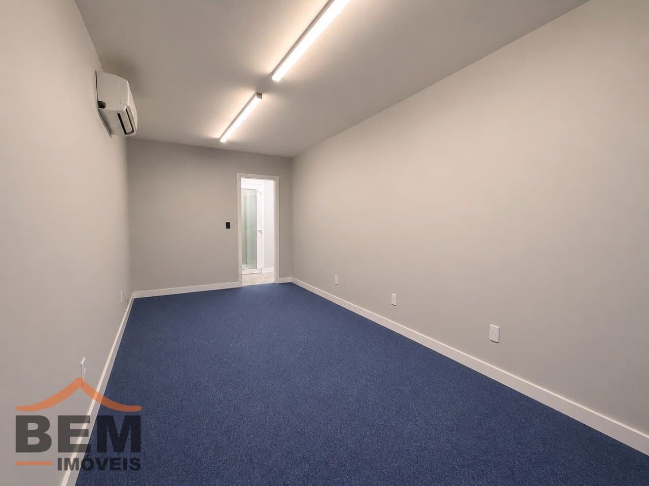 Sala Comercial para Locação com 20m² no bairro Centro, em Itajaí: 1 - SALA