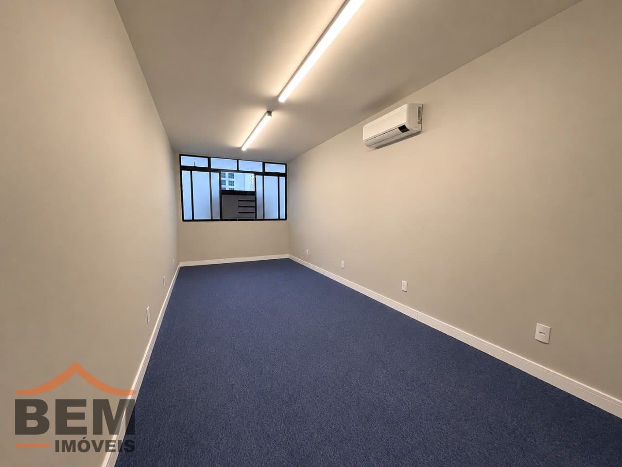 Sala Comercial para Locação com 20m² no bairro Centro, em Itajaí: 2 - SALA