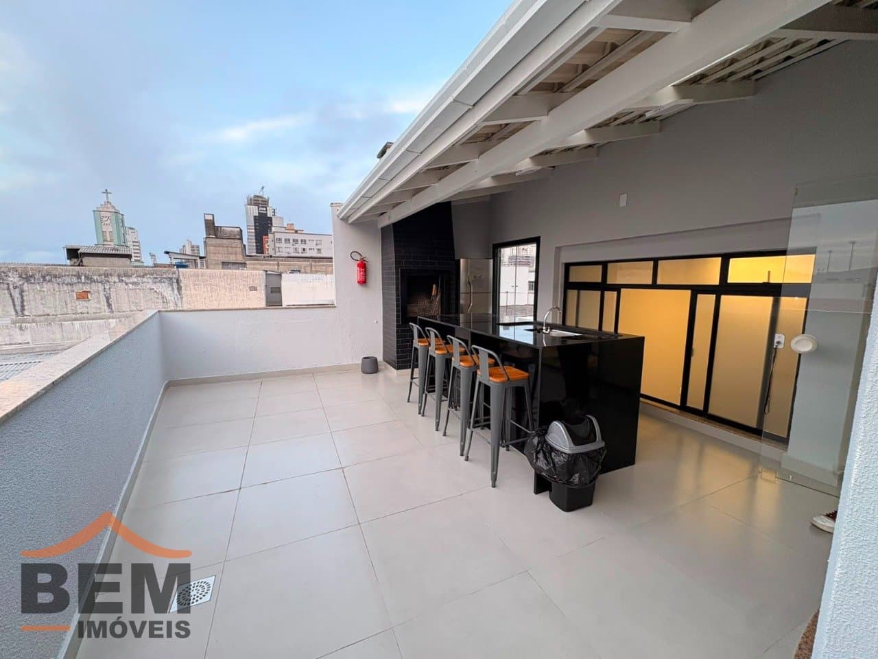 Sala Comercial para Locação com 20m² no bairro Centro, em Itajaí: 11 - ÁREA EXTERNA