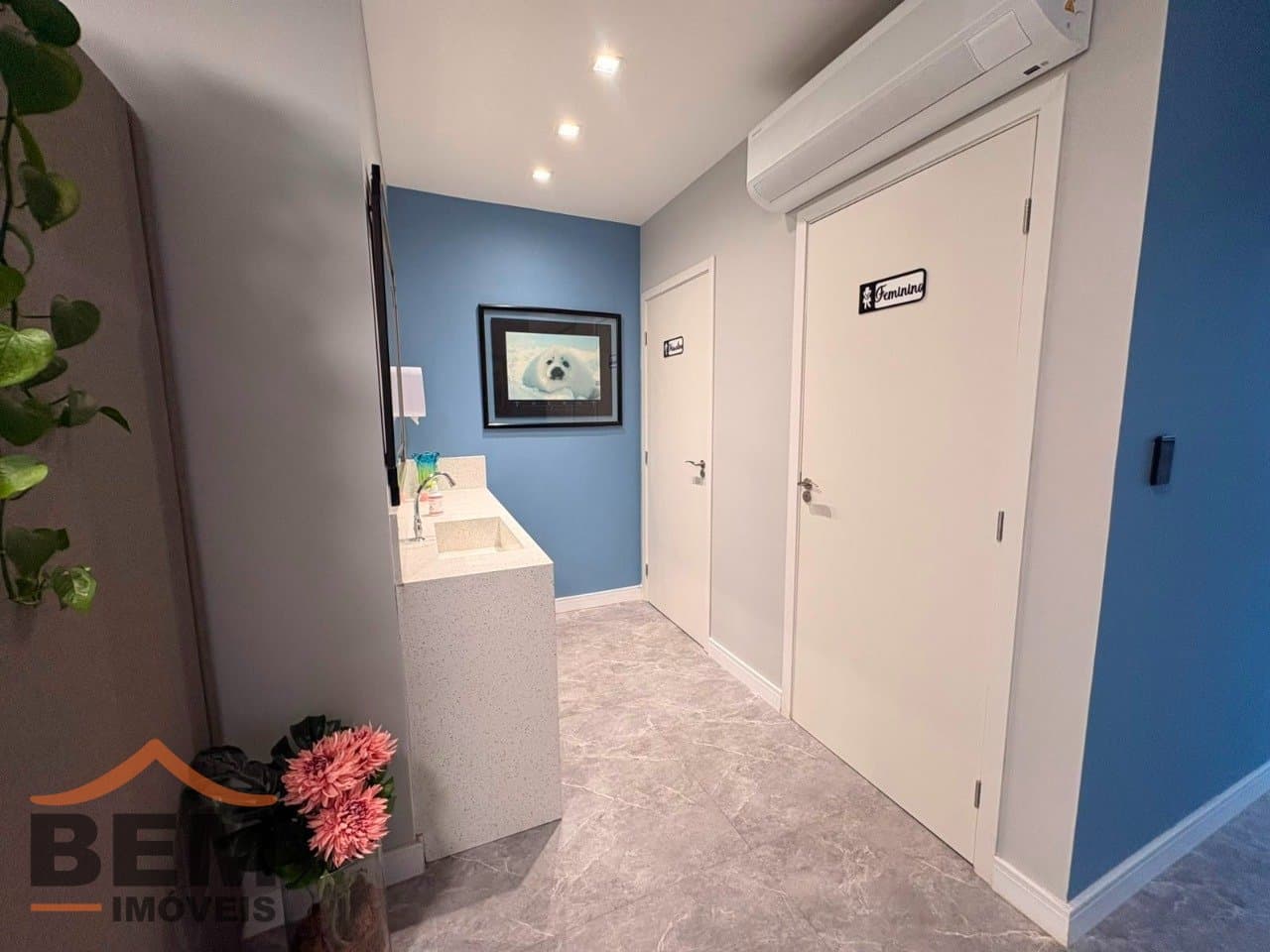 Sala Comercial para Locação com 20m² no bairro Centro, em Itajaí: 15 - HALL DO LAVABO