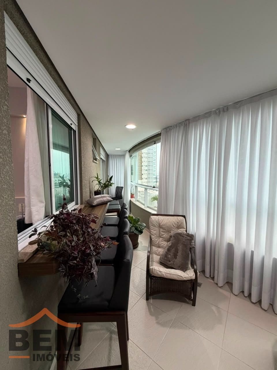 Apartamento para Venda com 3 quartos e 143m² no bairro Centro, em Itajaí