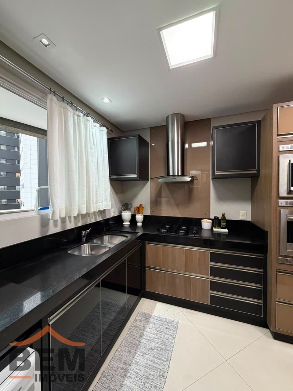 Apartamento para Venda com 3 quartos e 143m² no bairro Centro, em Itajaí