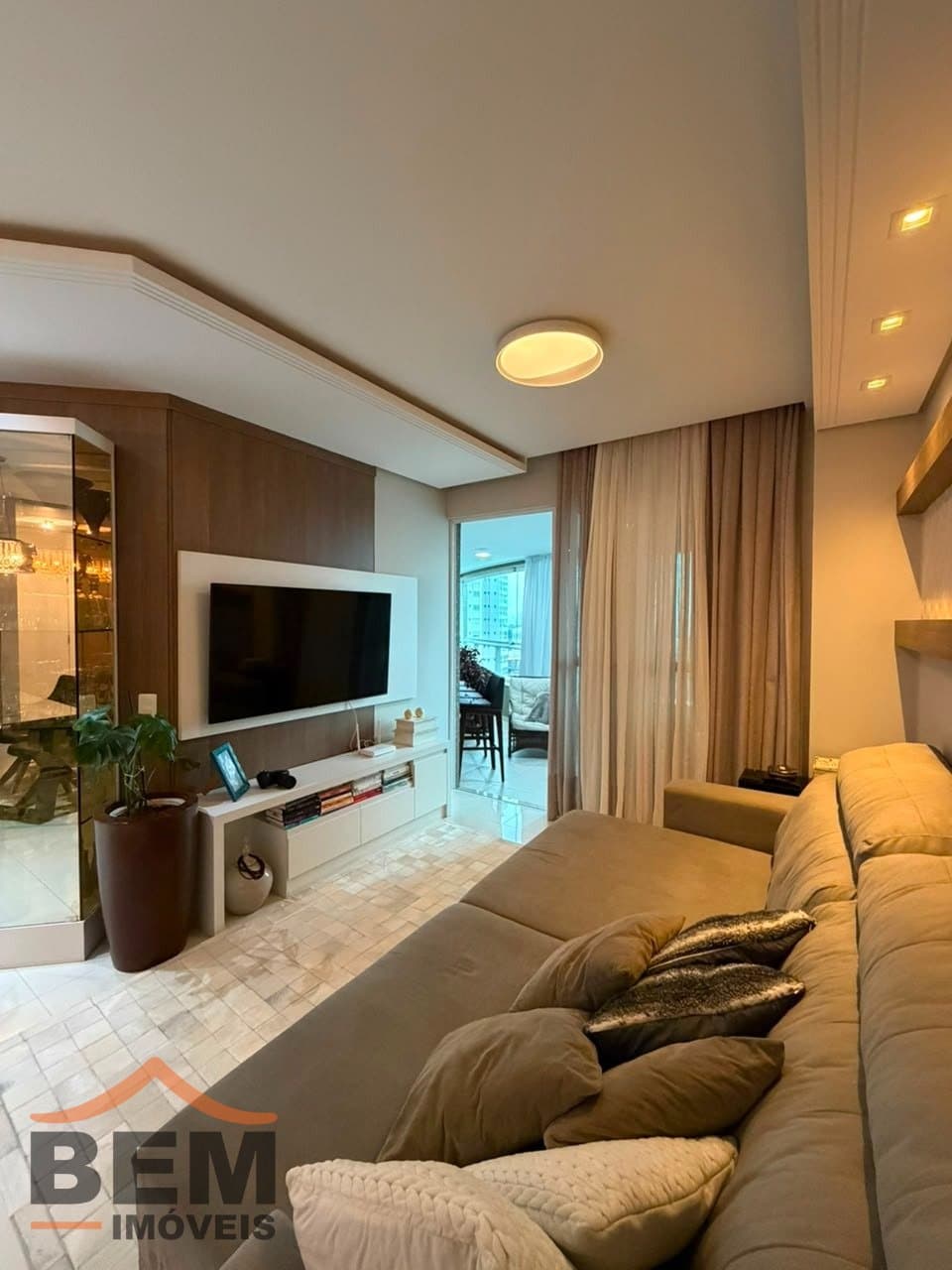 Apartamento para Venda com 3 quartos e 143m² no bairro Centro, em Itajaí