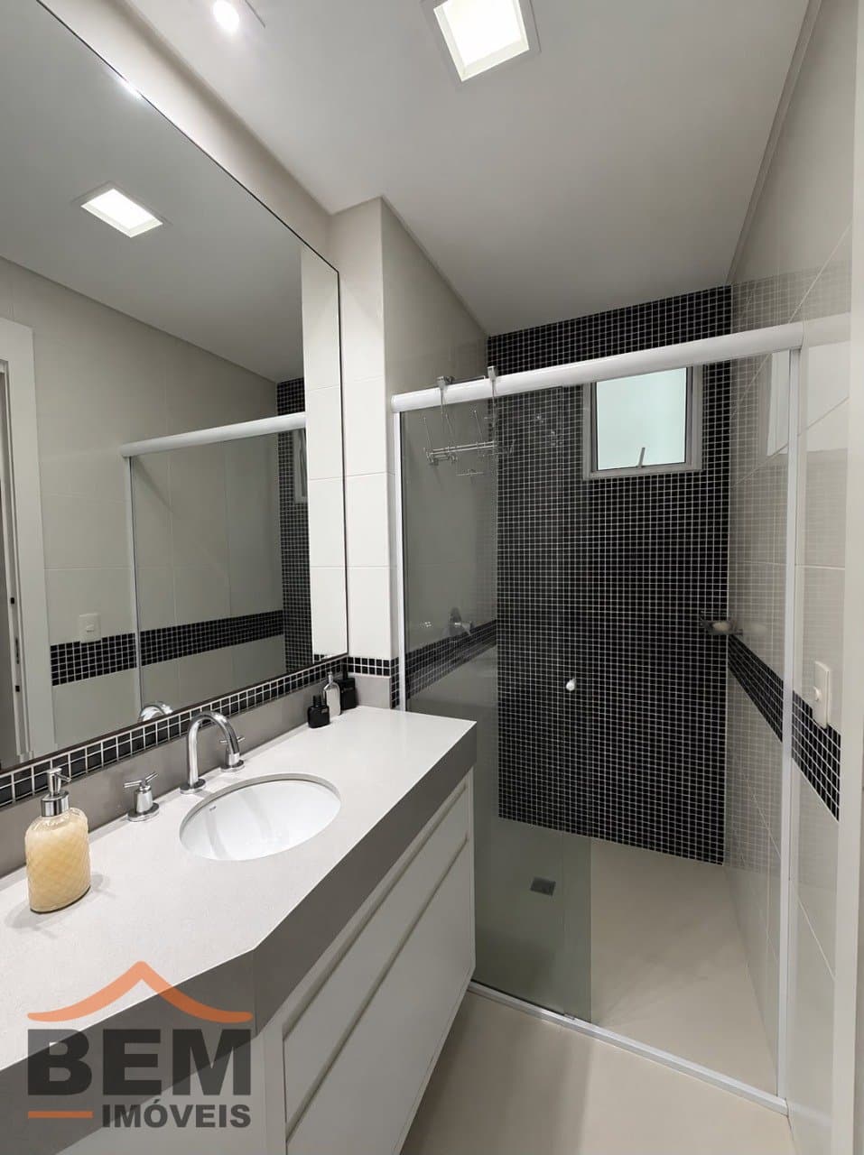 Apartamento para Venda com 3 quartos e 143m² no bairro Centro, em Itajaí