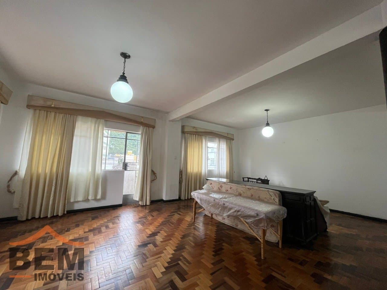 Apartamento para Locação com 4 quartos e 220m² no bairro Centro, em Itajaí: 14 - SALA DE ESTAR