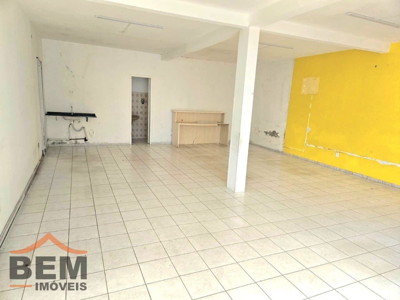 Sala Comercial para Locação com 80m² no bairro Centro, em Camboriú: 06- SALA COMERCIAL 