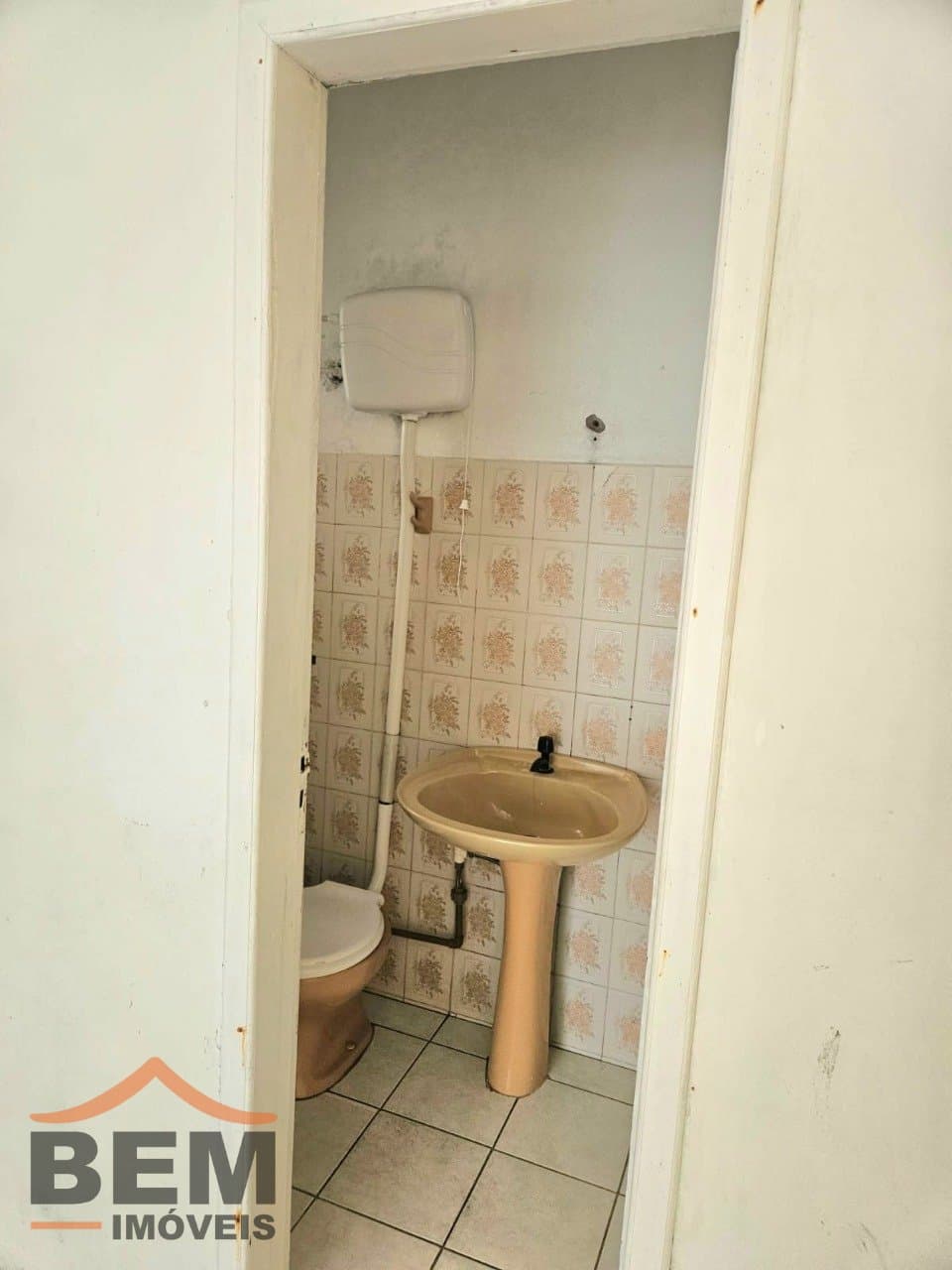Sala Comercial para Locação com 80m² no bairro Centro, em Camboriú: 07- BANHEIRO