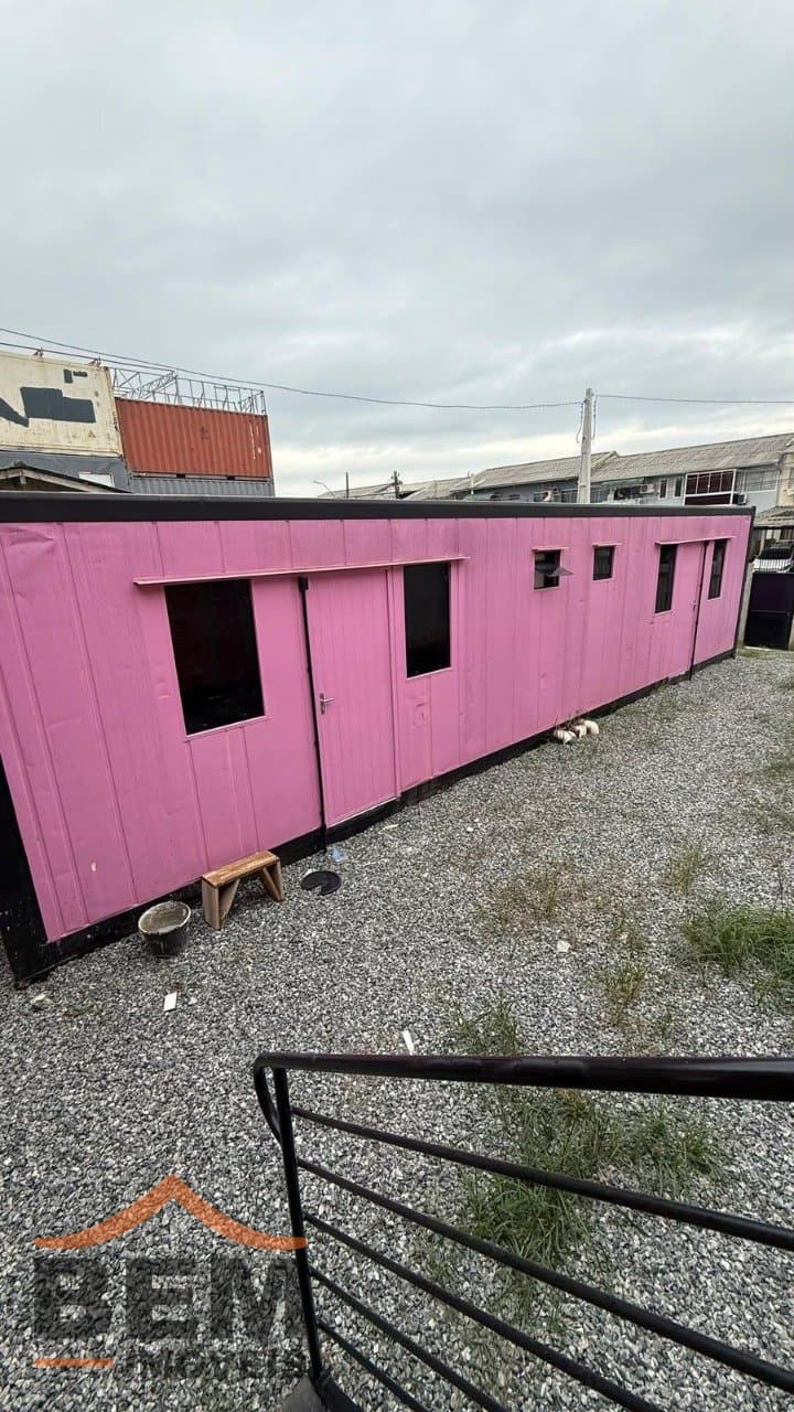 Kitnet para Locação com 1 quarto e 15m² no bairro Espinheiros, em Itajaí: 2 - FACHADA