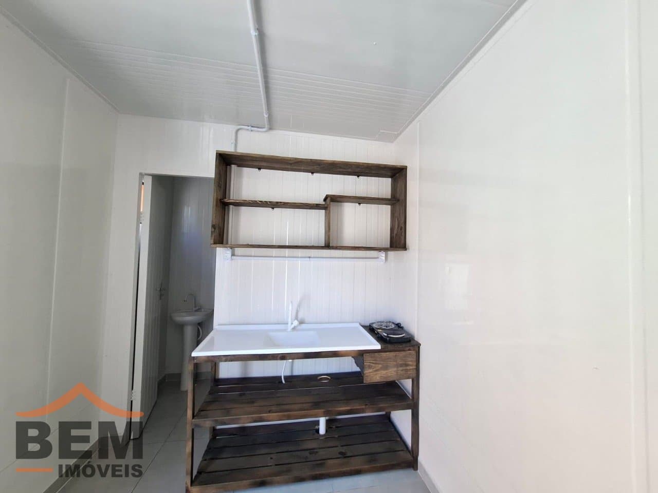 Kitnet para Locação com 1 quarto e 15m² no bairro Espinheiros, em Itajaí: 7 - INTERNO