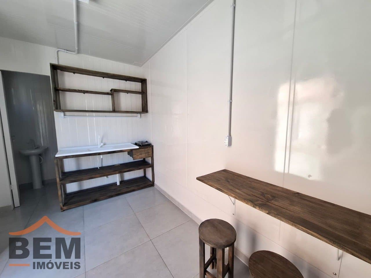 Kitnet para Locação com 1 quarto e 15m² no bairro Espinheiros, em Itajaí: 8 - INTERNO