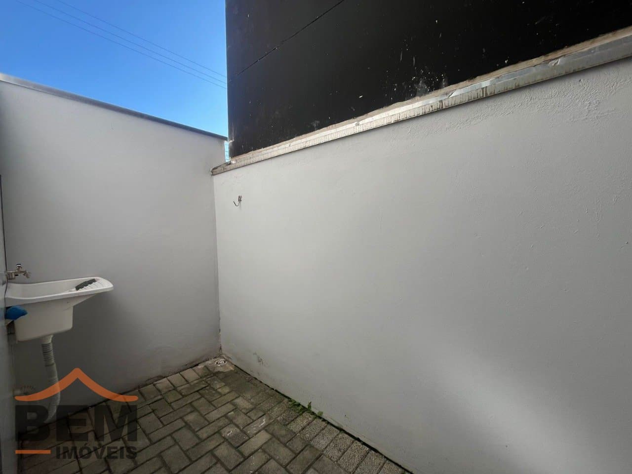Kitnet para Locação com 1 quarto e 20m² no bairro Portal 2, em Itajaí: 11 - ÁREA DE SERVIÇO
