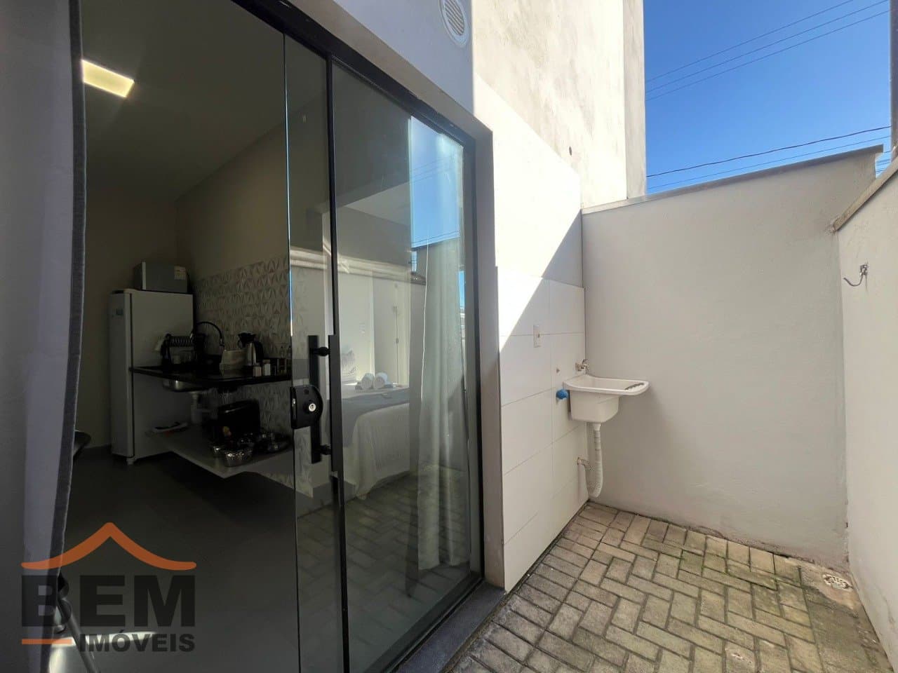 Kitnet para Locação com 1 quarto e 20m² no bairro Portal 2, em Itajaí: 12 - ÁREA DE SERVIÇO