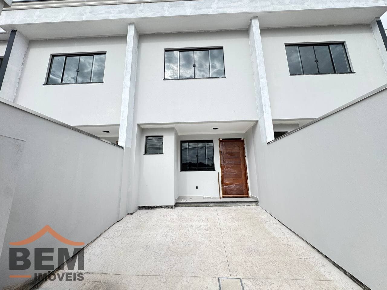 Sobrado para Venda com 78m² no bairro Rio Pequeno, em Camboriú: e59715de-955f-4cc9-9f0c-cca3f9115420