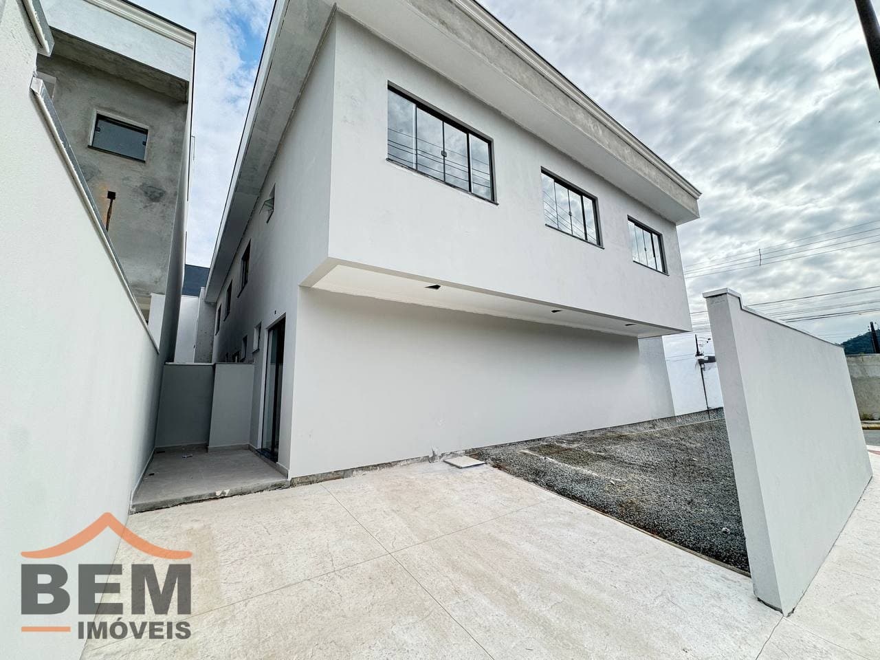 Sobrado para Venda com 3 quartos e 94m² no bairro Rio Pequeno, em Camboriú