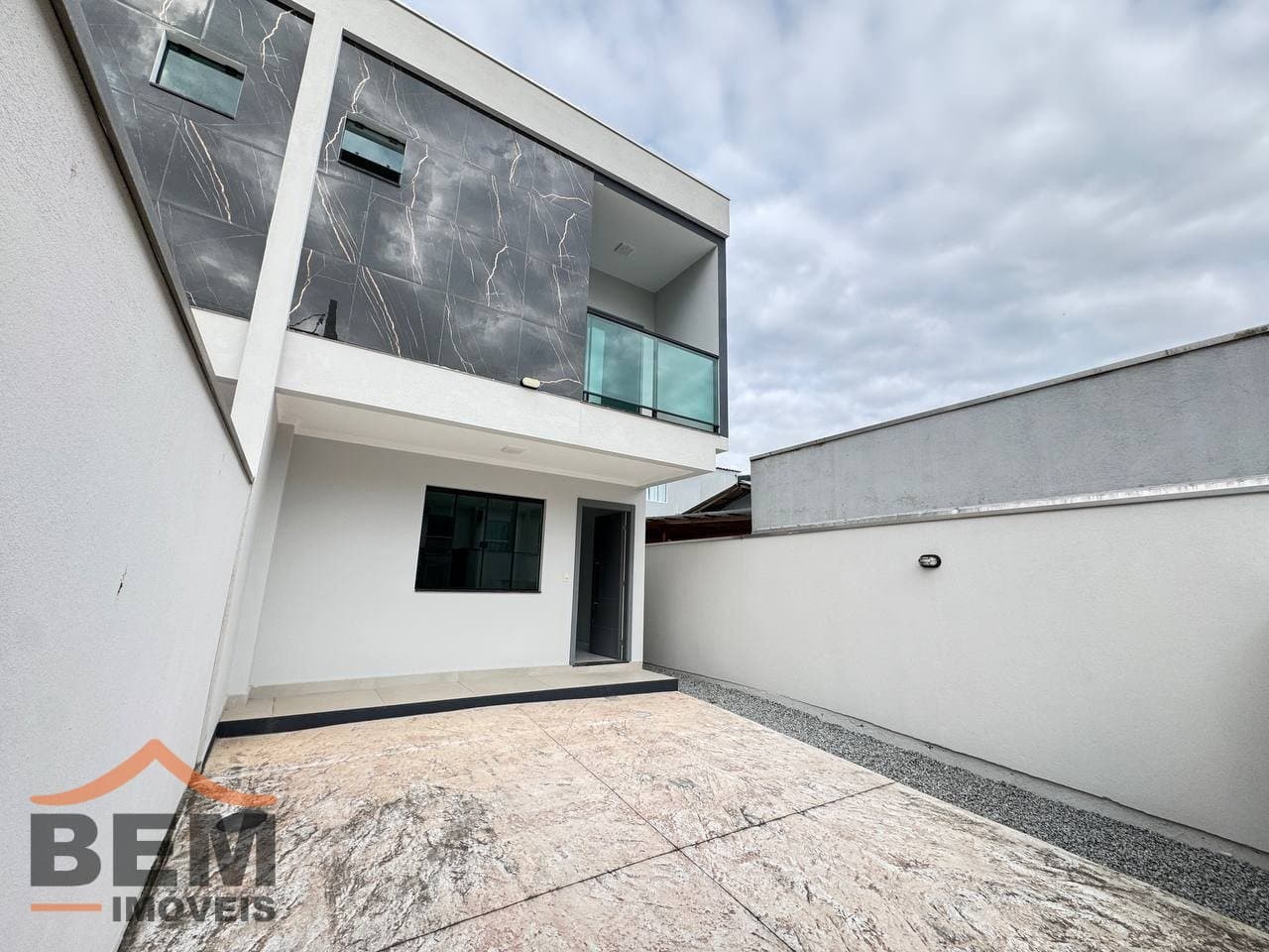 Sobrado para Venda com 105m² no bairro Rio Pequeno, em Camboriú