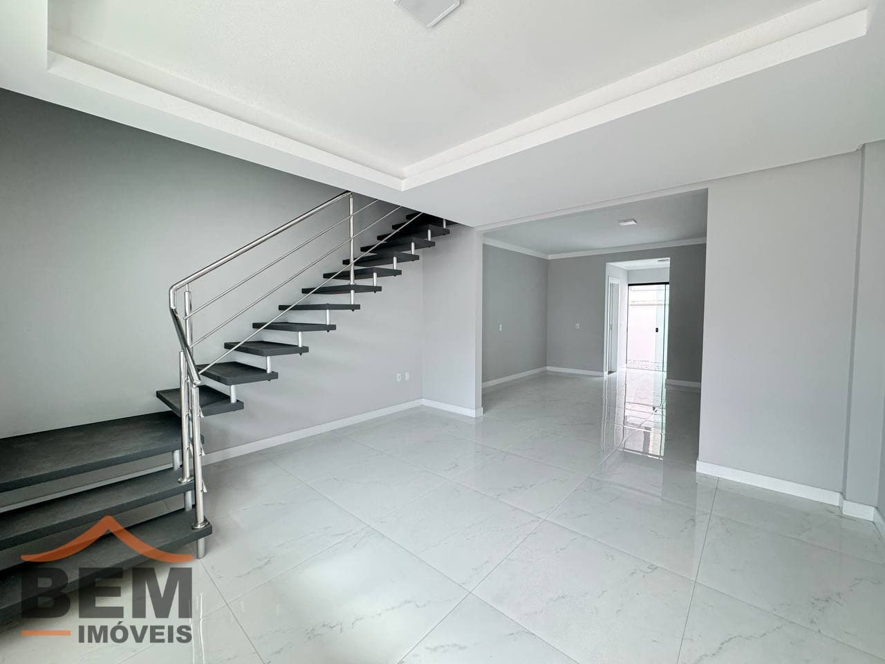 Sobrado para Venda com 105m² no bairro Rio Pequeno, em Camboriú