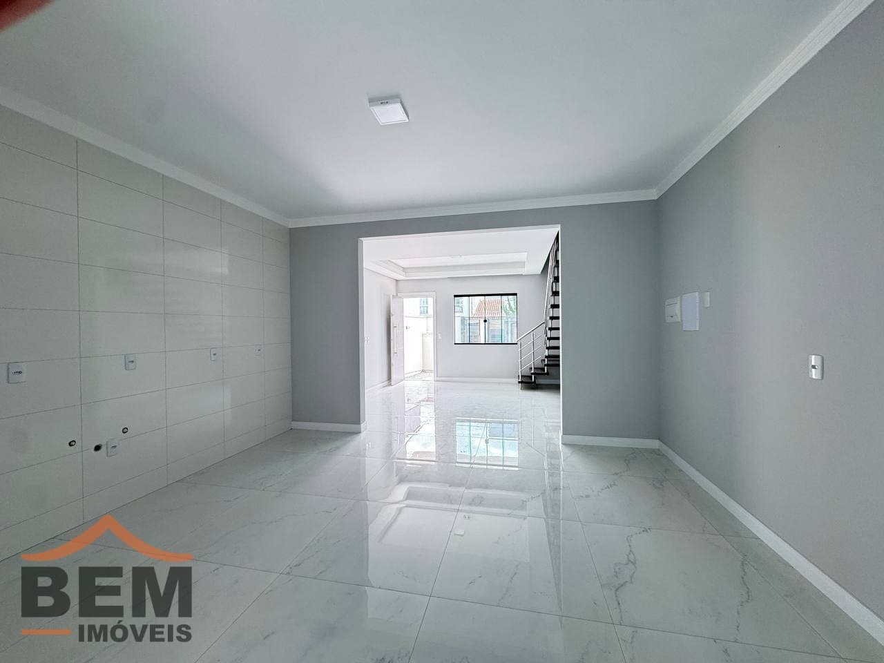Sobrado para Venda com 105m² no bairro Rio Pequeno, em Camboriú