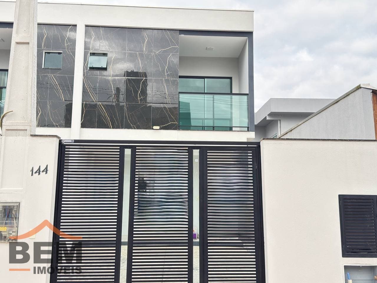 Sobrado para Venda com 105m² no bairro Rio Pequeno, em Camboriú