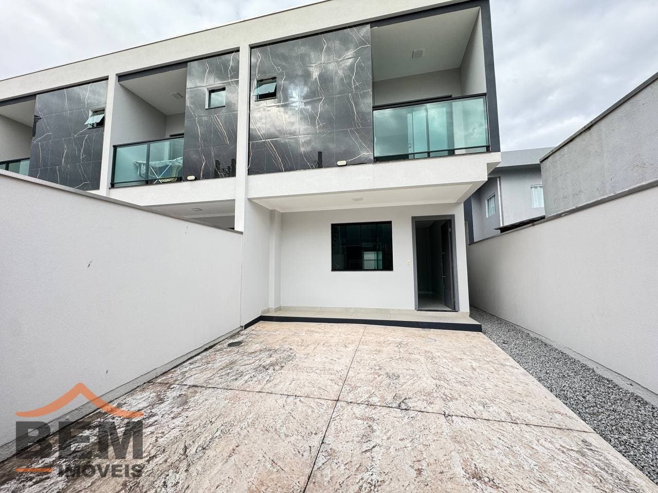 Sobrado para Venda com 105m² no bairro Rio Pequeno, em Camboriú