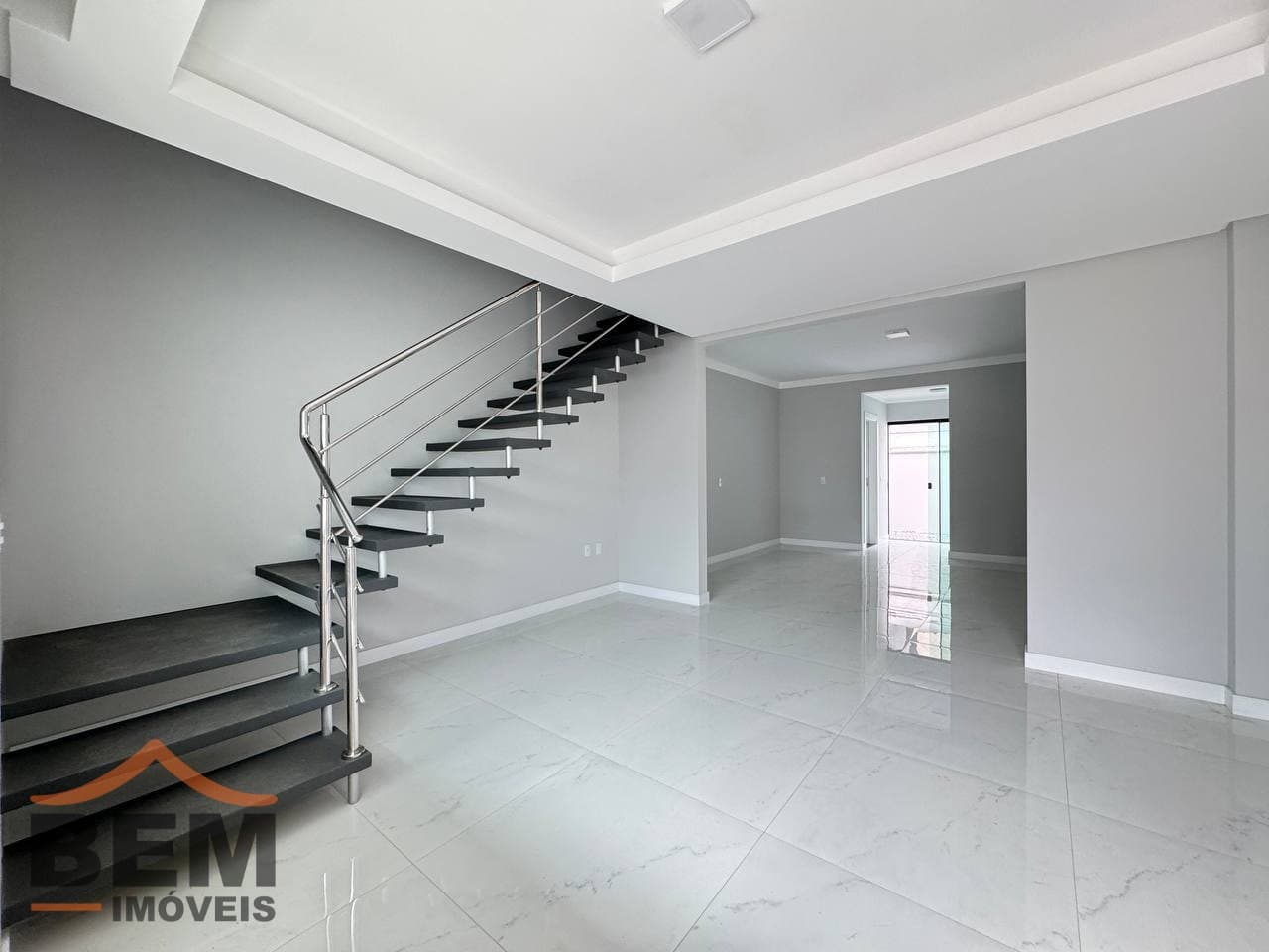 Sobrado para Venda com 105m² no bairro Rio Pequeno, em Camboriú