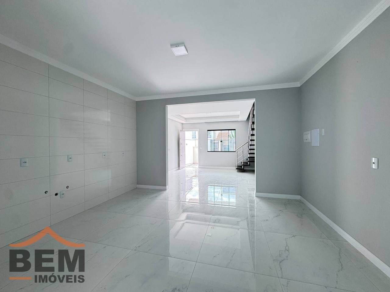 Sobrado para Venda com 105m² no bairro Rio Pequeno, em Camboriú