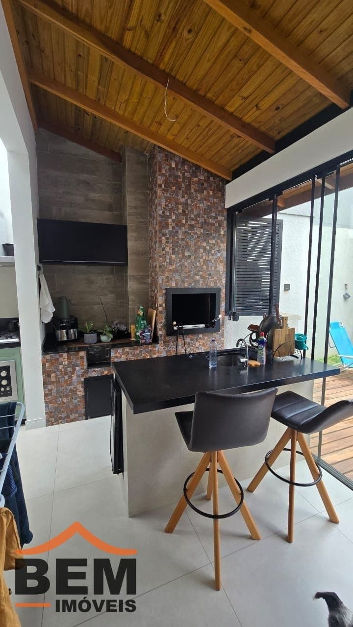 Casa para Venda com 3 quartos e 180m² no bairro Lídia Duarte, em Camboriú