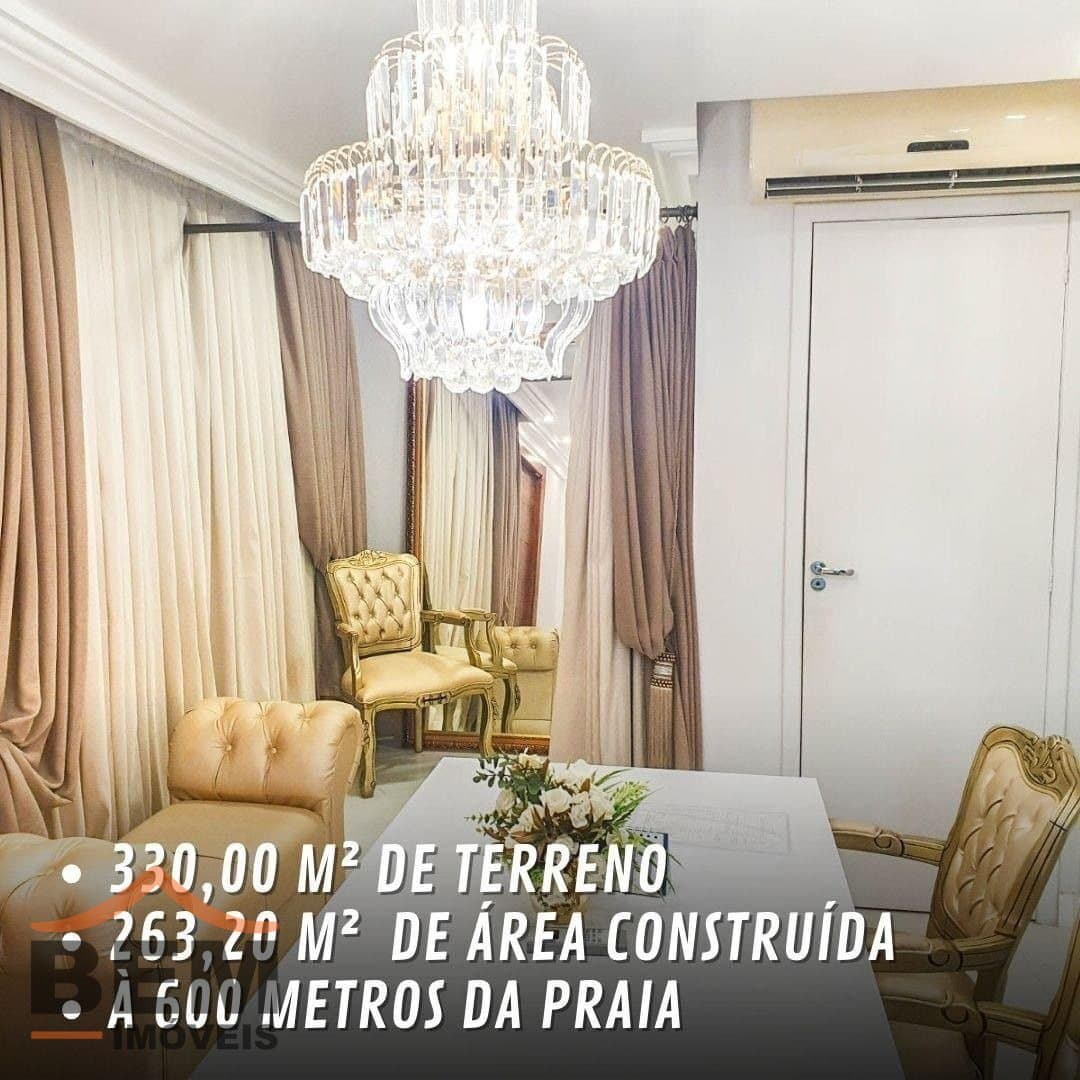 Casa para Venda com 3 quartos e 263m² no bairro Centro, em Navegantes
