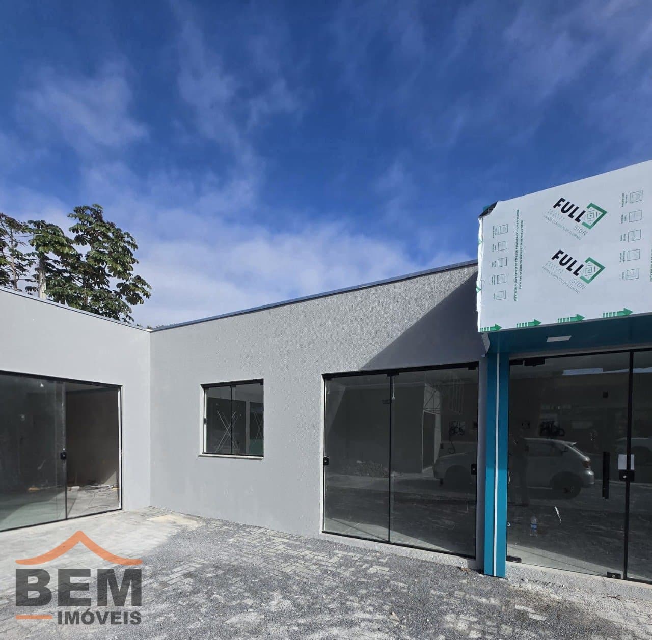 Sala Comercial para Locação com 25m² no bairro Centro, em Camboriú: 02-FACHADA