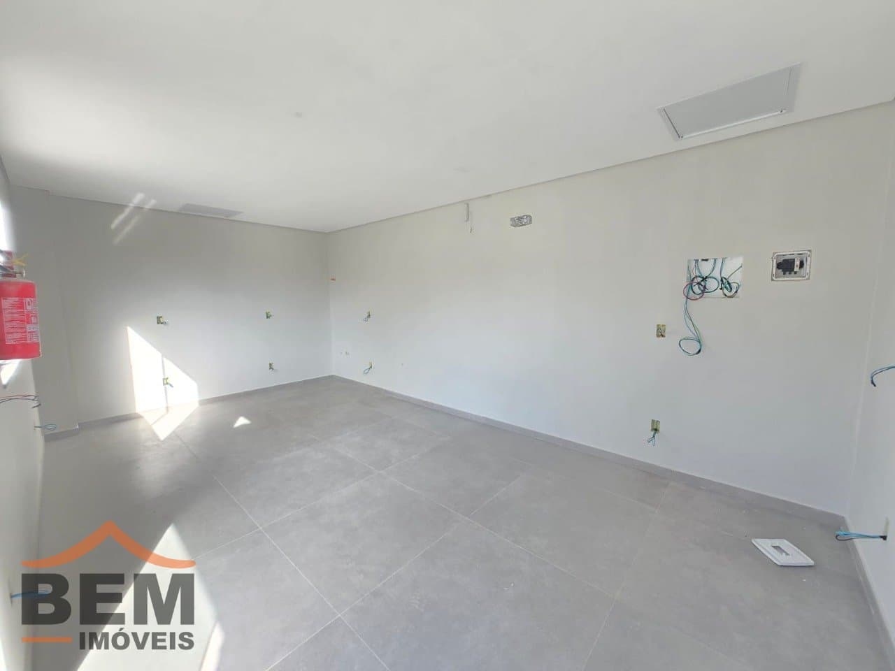 Sala Comercial para Locação com 25m² no bairro Centro, em Camboriú: 05-SALA COMERCIAL