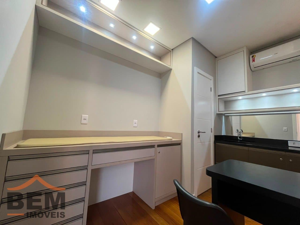 Sala Comercial para Locação com 7m² no bairro Centro, em Itajaí: 2 - INTERNO