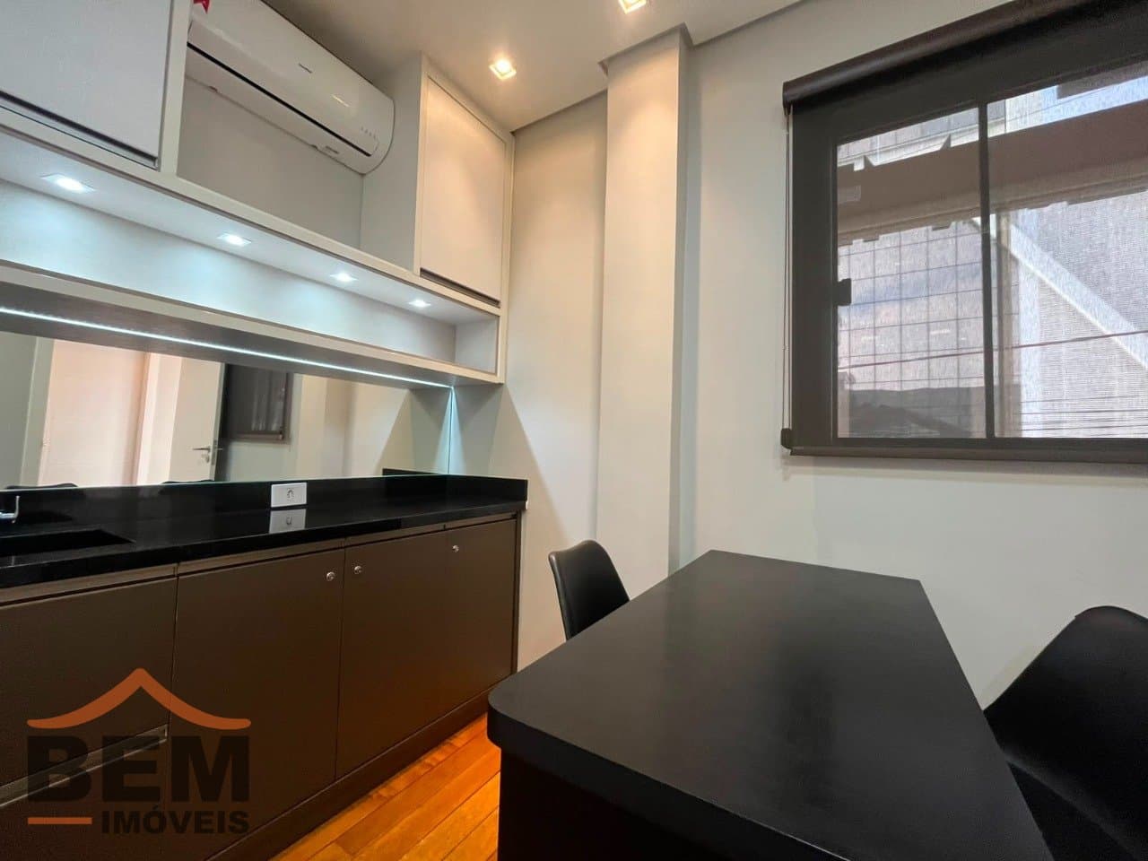 Sala Comercial para Locação com 7m² no bairro Centro, em Itajaí: 3 - INTERNO