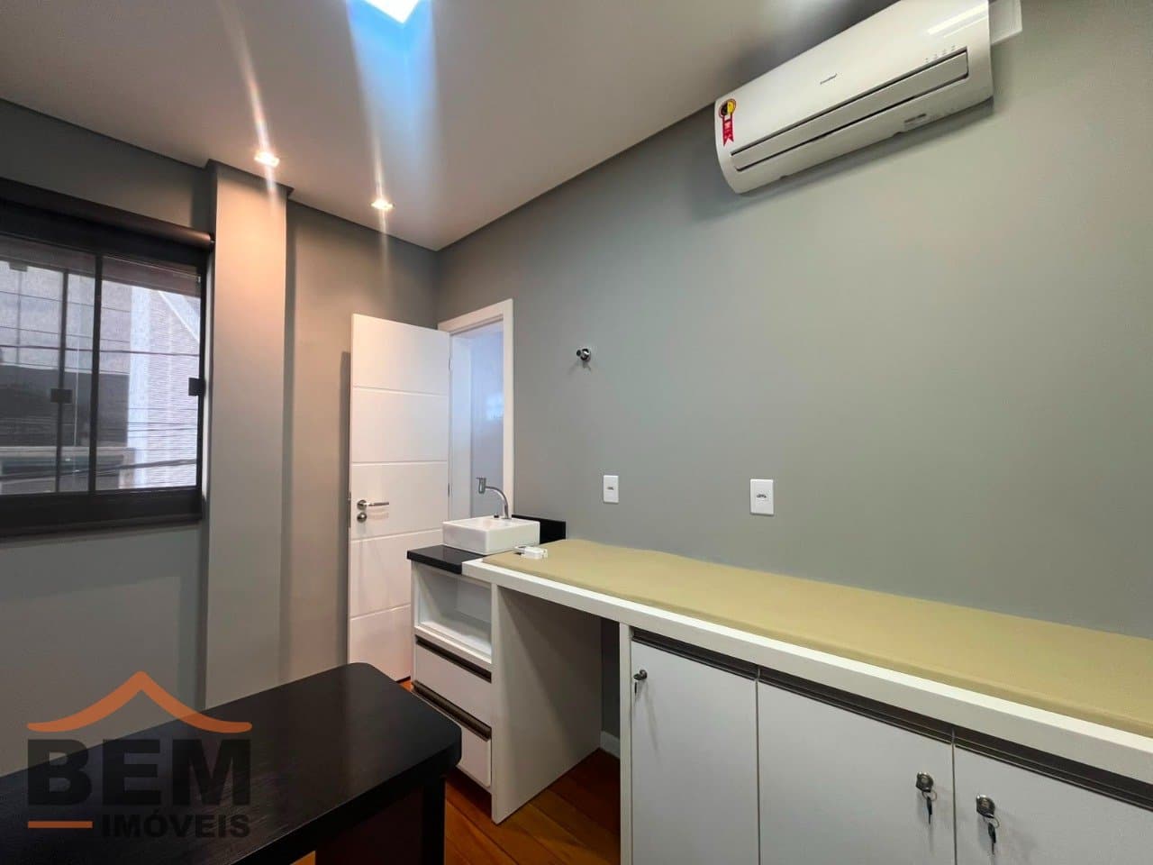 Sala Comercial para Locação com 6m² no bairro Centro, em Itajaí: 4 - INTERNO