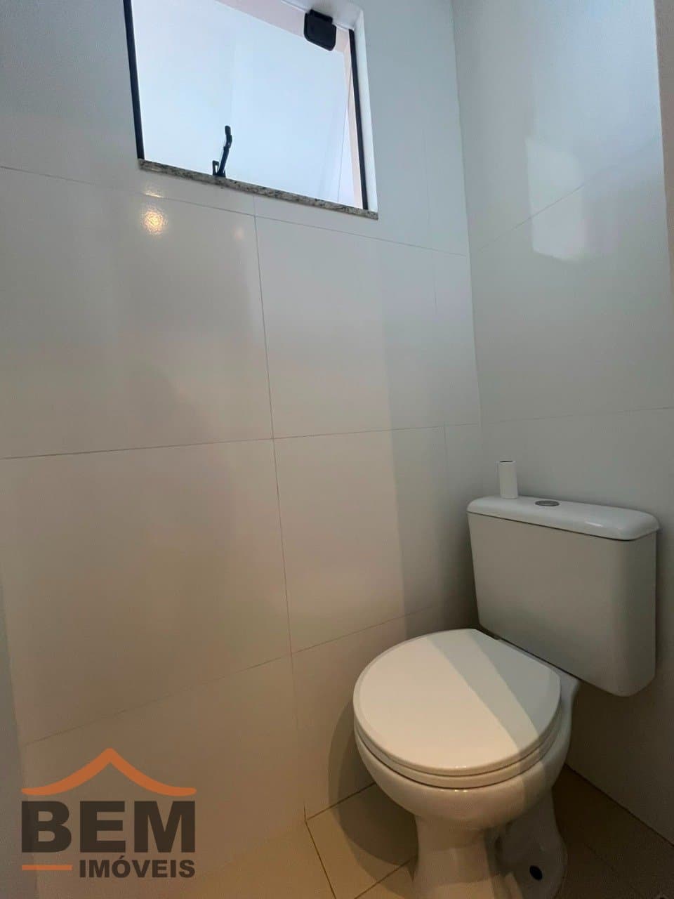 Sala Comercial para Locação com 6m² no bairro Centro, em Itajaí: 5 - LAVABO
