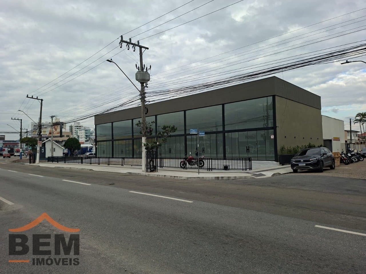 Prédio Comercial para Locação com 430m² no bairro São João, em Itajaí: 02 - FACHADA