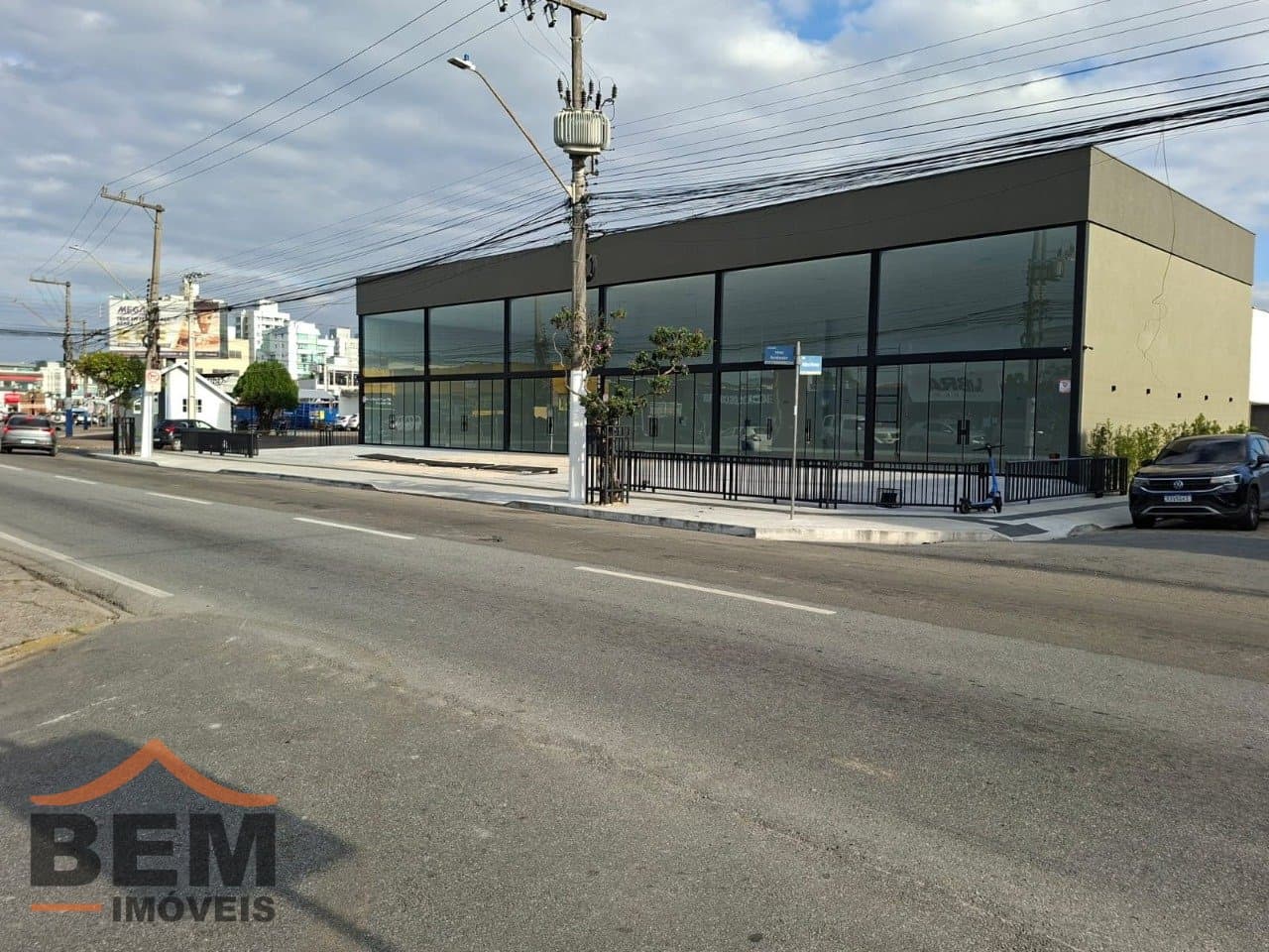 Prédio Comercial para Locação com 430m² no bairro São João, em Itajaí: 04 - FACHADA