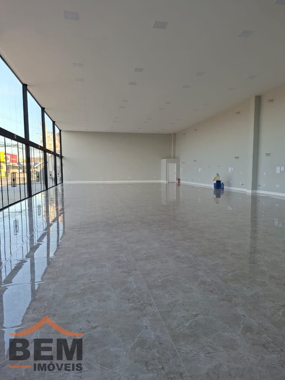 Prédio Comercial para Locação com 430m² no bairro São João, em Itajaí: 06 - INTERNO