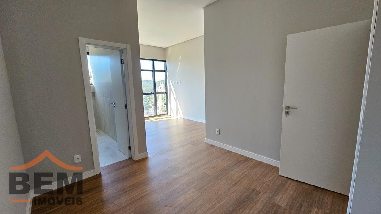 Apartamento Duplex para Locação com 3 quartos e 320m² no bairro Fazenda, em Itajaí