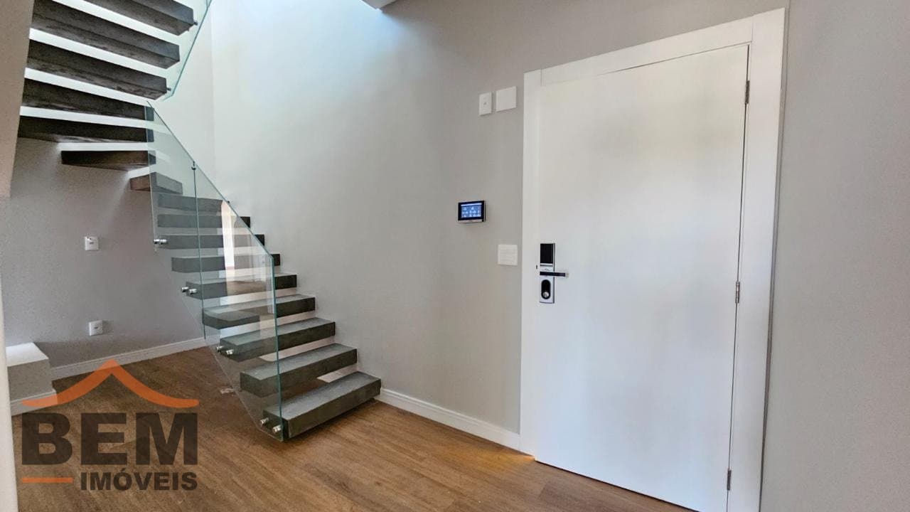 Apartamento Duplex para Locação com 3 quartos e 320m² no bairro Fazenda, em Itajaí