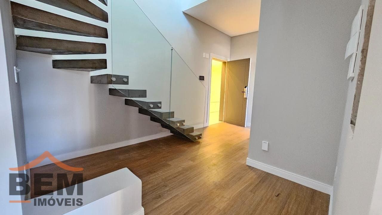 Apartamento Duplex para Locação com 3 quartos e 320m² no bairro Fazenda, em Itajaí