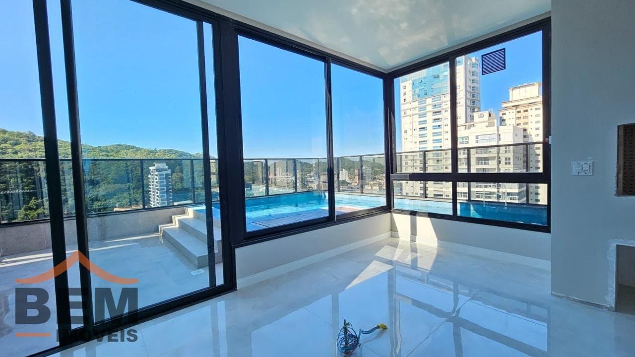 Apartamento Duplex para Locação com 3 quartos e 320m² no bairro Fazenda, em Itajaí