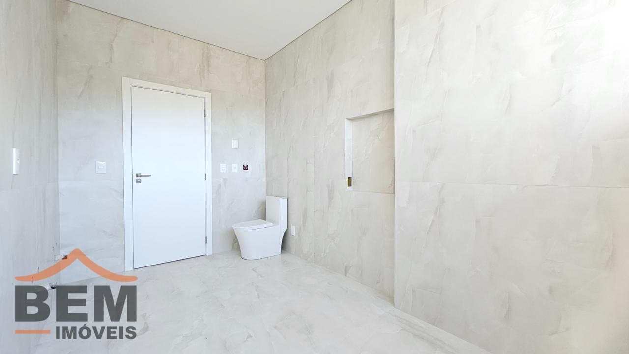 Apartamento Duplex para Locação com 3 quartos e 320m² no bairro Fazenda, em Itajaí