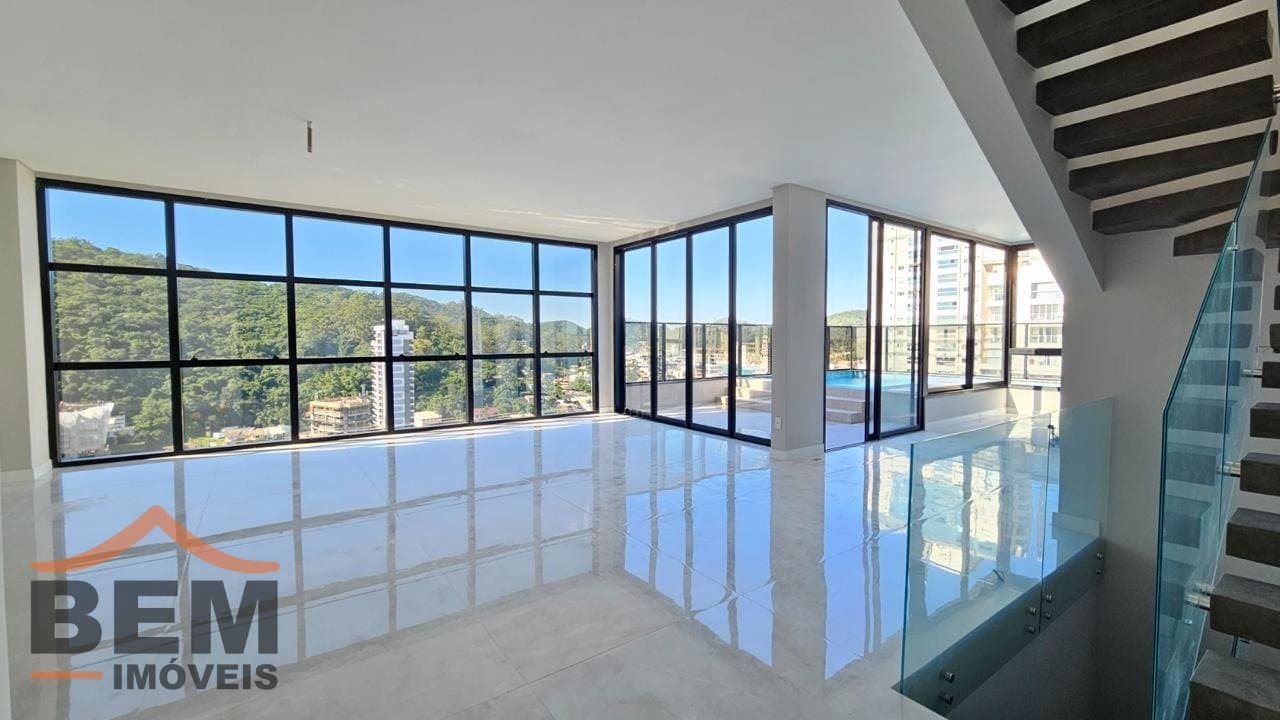 Apartamento Duplex para Locação com 3 quartos e 320m² no bairro Fazenda, em Itajaí