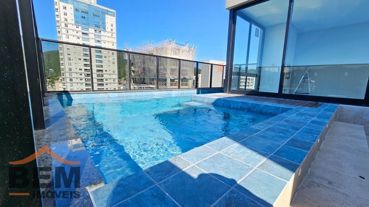 Apartamento Duplex para Locação com 3 quartos e 320m² no bairro Fazenda, em Itajaí