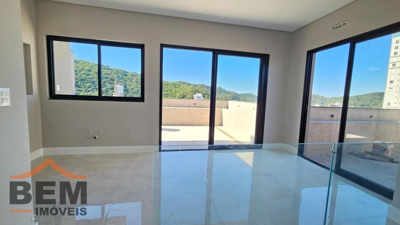 Apartamento Duplex para Locação com 3 quartos e 320m² no bairro Fazenda, em Itajaí
